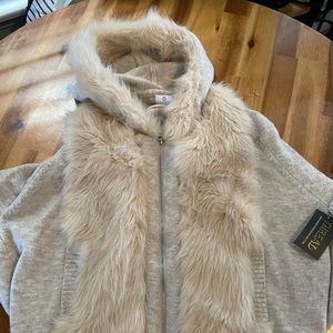 Thread faux fur short sleeve zip up. Large